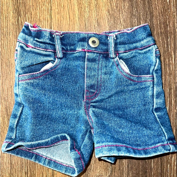 Girl shorts - Picture 1 of 3